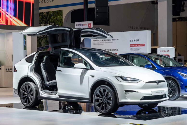 Model 3/Y{(dio)ۃr ȫModel S/X