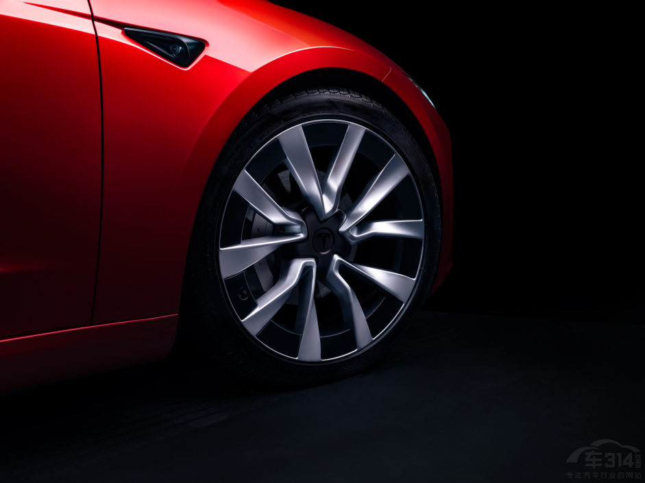H܇r+{˘Ȥ Model 3 °u